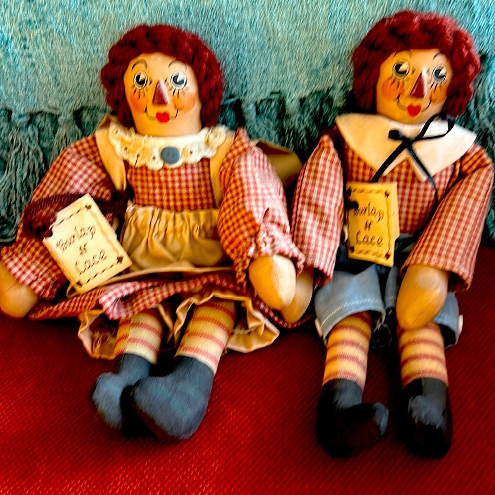 Raggedy Ann and Andy dolls